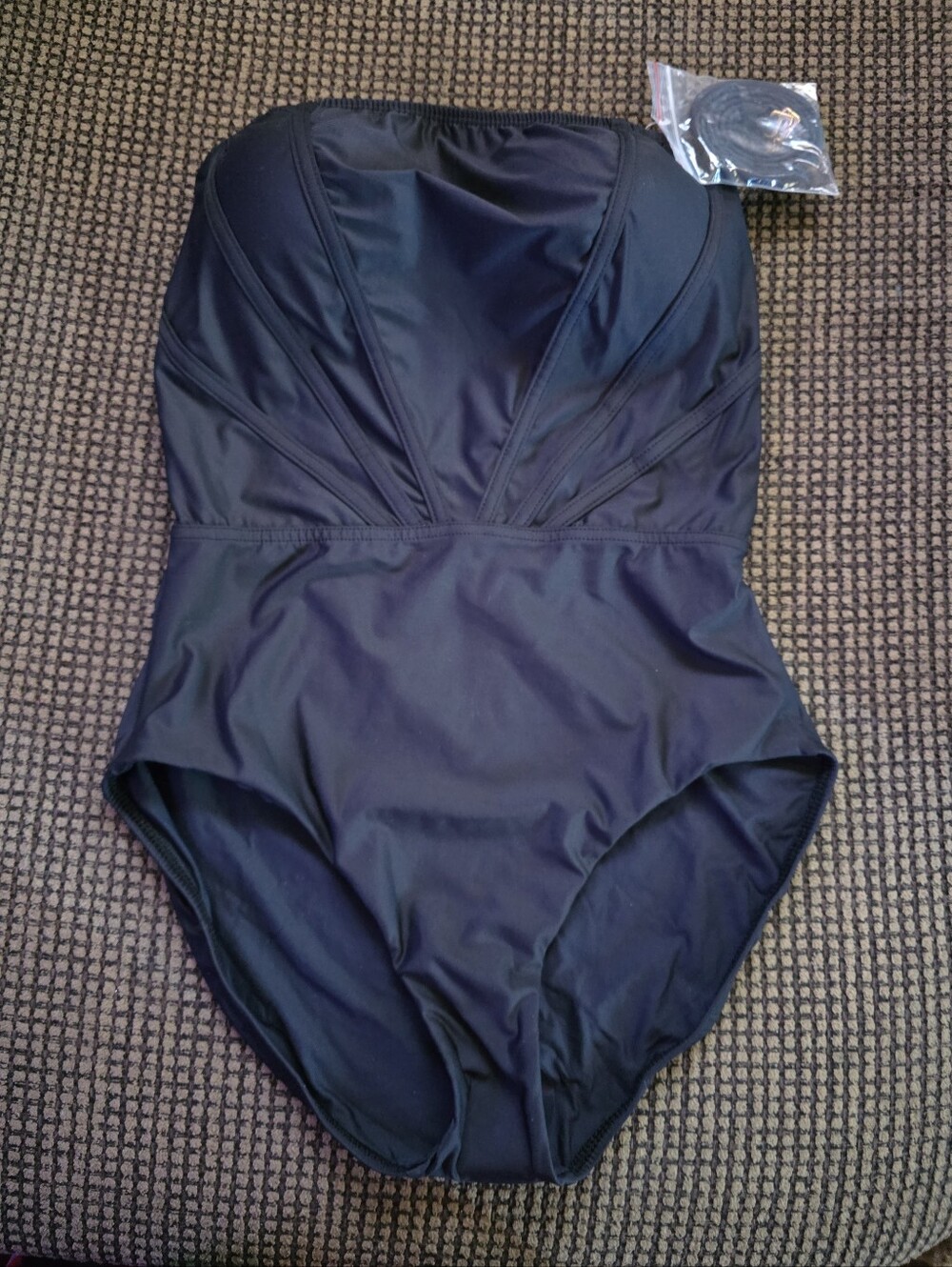 Hermoza Regina Bandeau Sculpting Onepiece Black 158.00 Size 8 Removable Straps - Picture 2 of 6